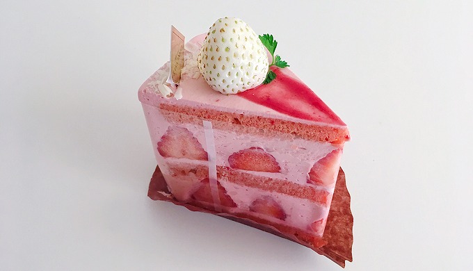 パティスリー 洛甘舎 白苺とあまおうを使ったフワフワのショートケーキは見た目のインパクト大 1 4月限定 まげわっぱのブログ
